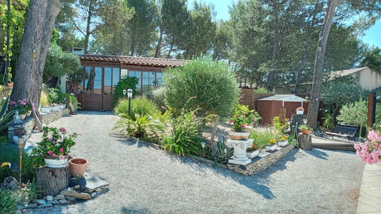 ボーケール Les Coronilles Bed & Breakfast エクステリア 写真
