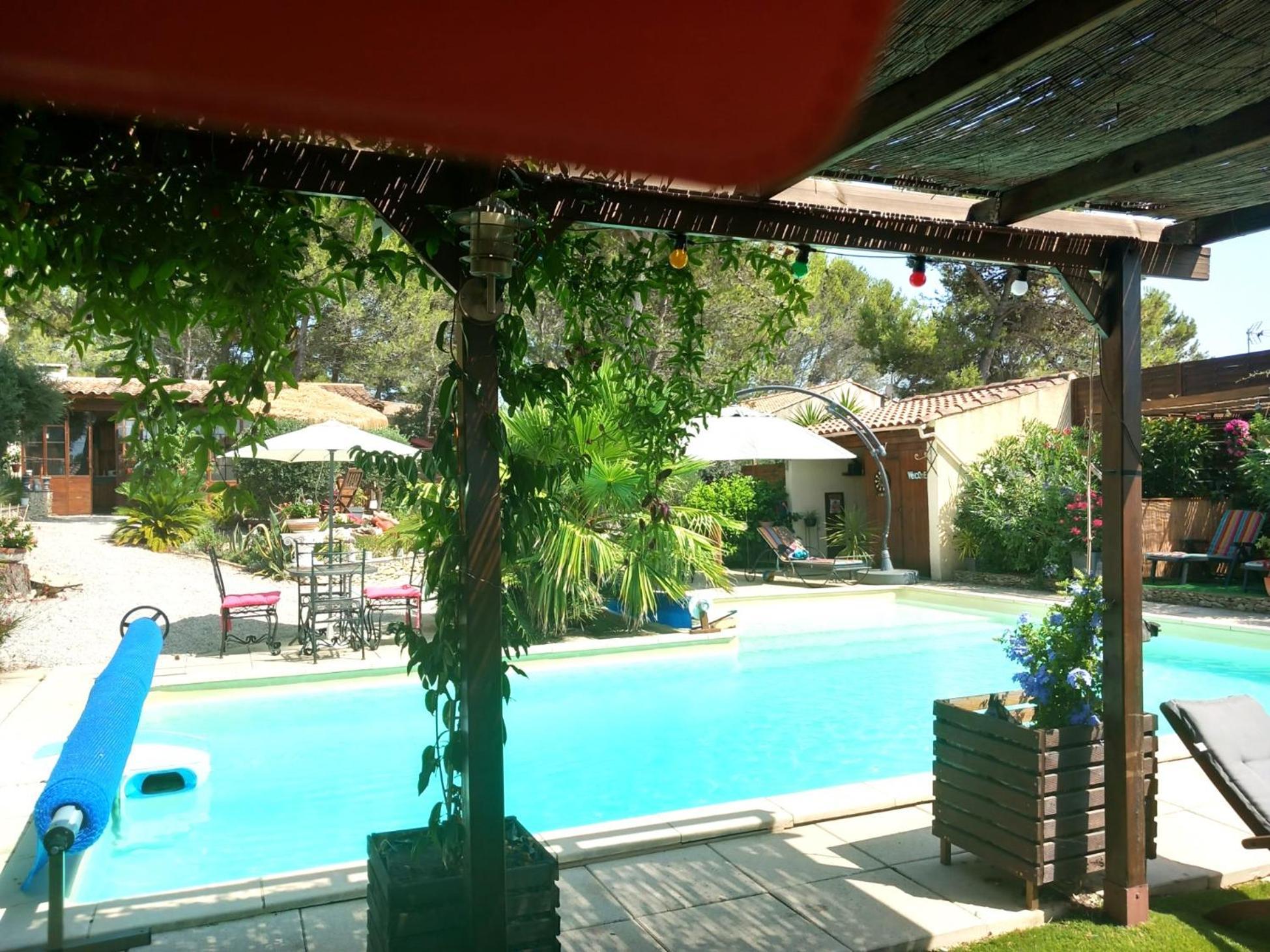 ボーケール Les Coronilles Bed & Breakfast エクステリア 写真