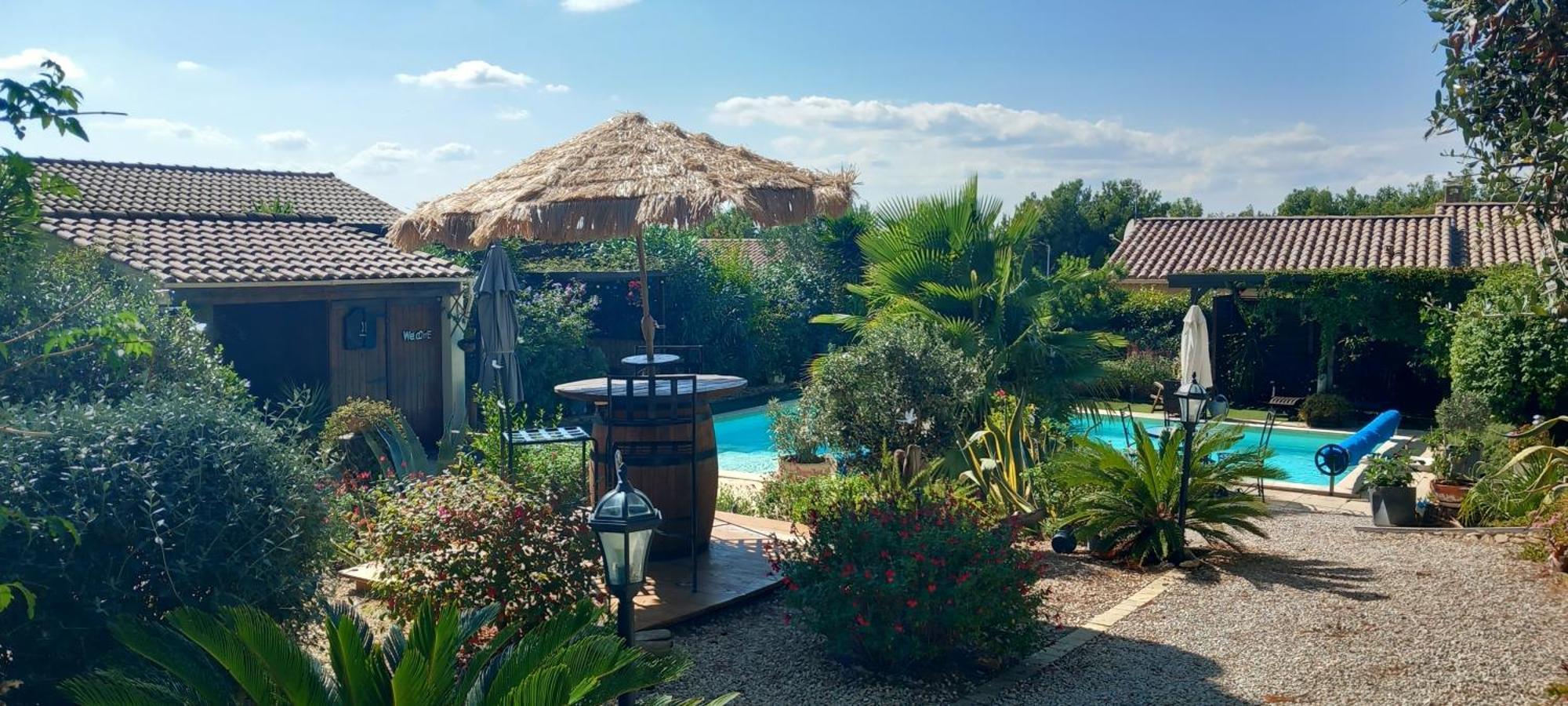 ボーケール Les Coronilles Bed & Breakfast エクステリア 写真