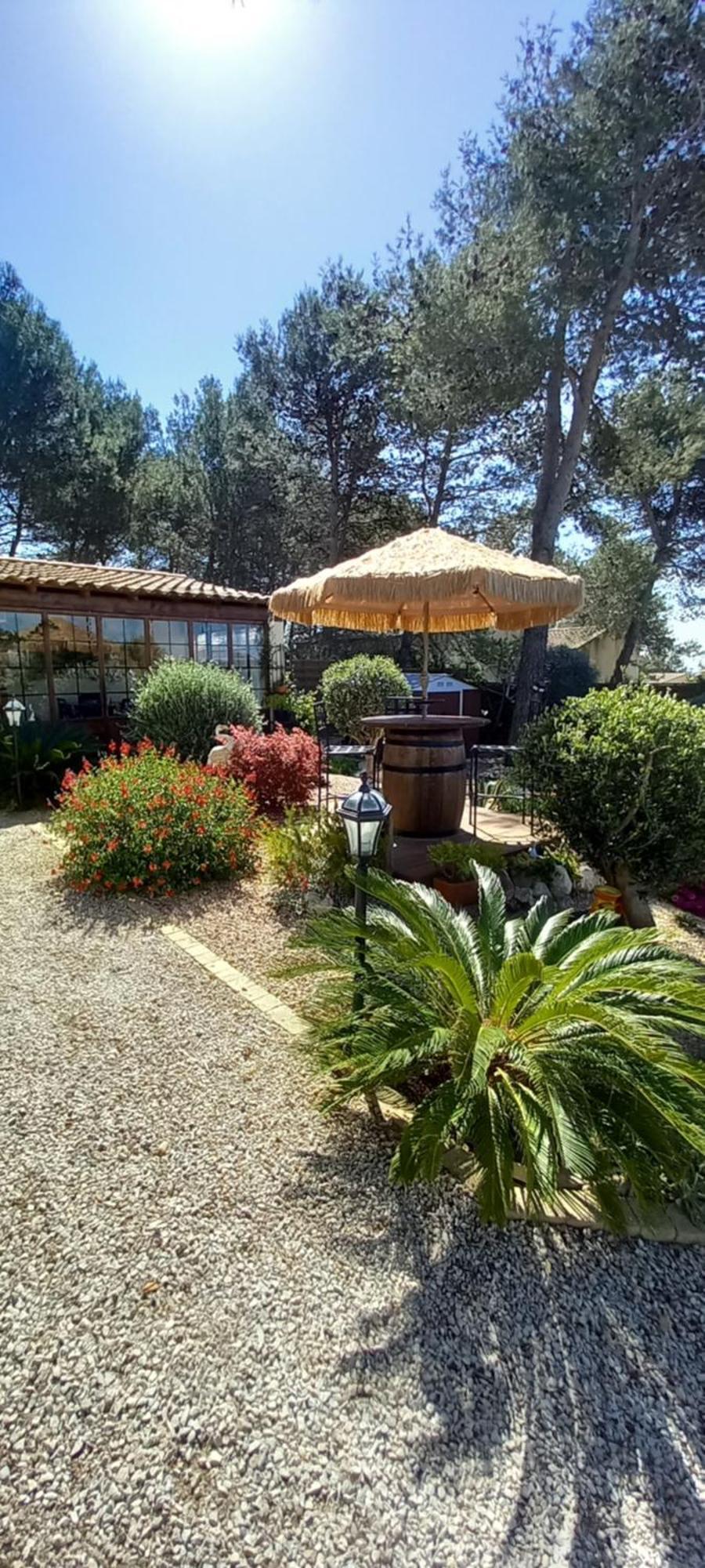 ボーケール Les Coronilles Bed & Breakfast エクステリア 写真