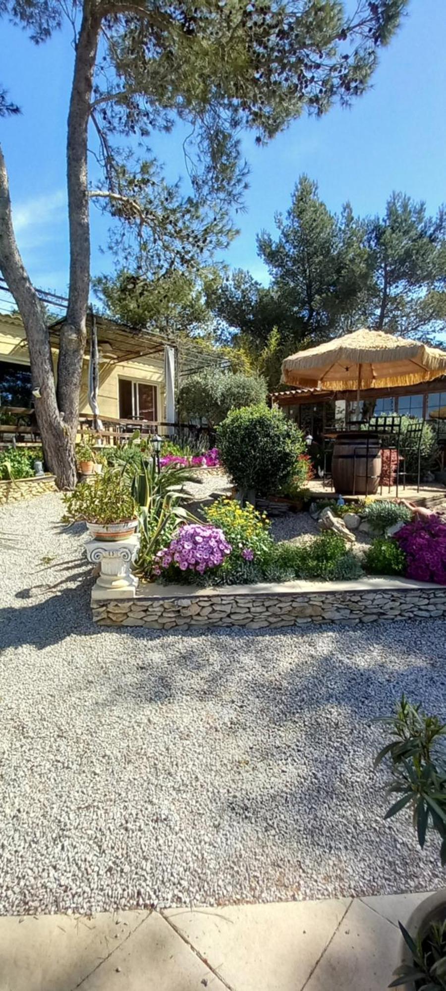 ボーケール Les Coronilles Bed & Breakfast エクステリア 写真
